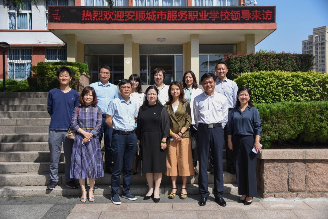 “貴”客遠(yuǎn)到，友誼長(zhǎng)“青”，攜手同心，共謀大局