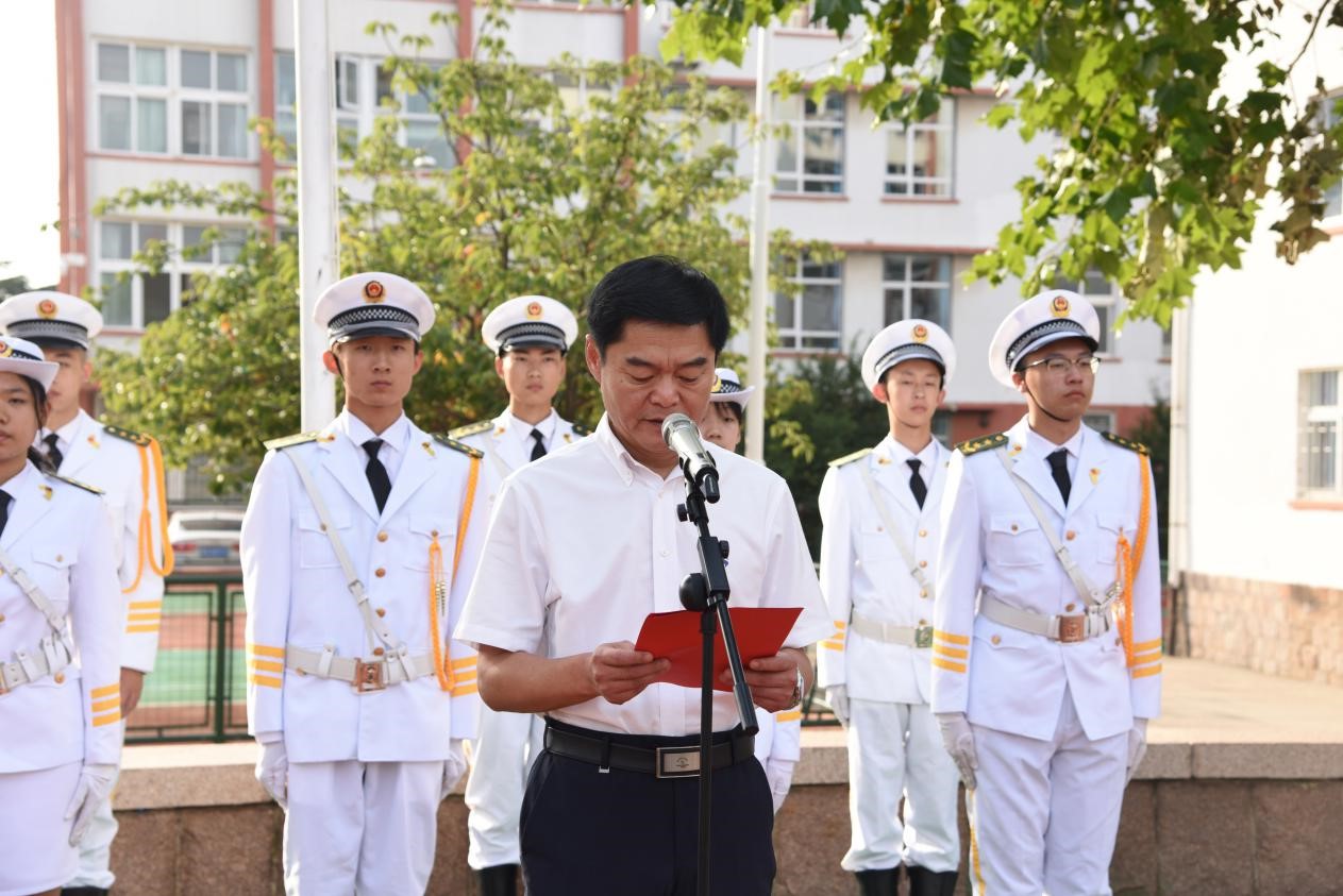 青島房產(chǎn)學(xué)校舉行“立德樹人、為人師表、清廉從教”師德倡議暨教師節(jié)宣誓活動
