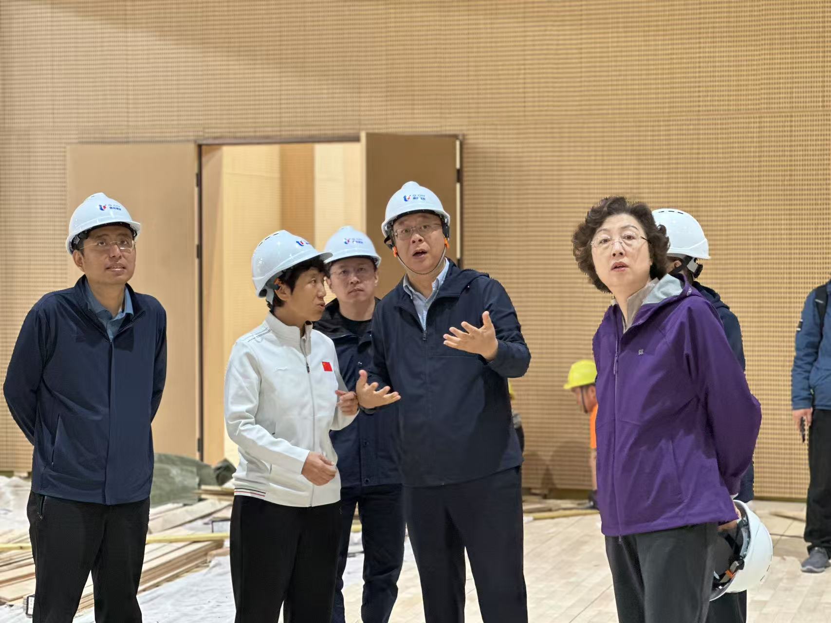 山東省體育局、青島市委領導帶隊調(diào)研浮山全民健身中心項目